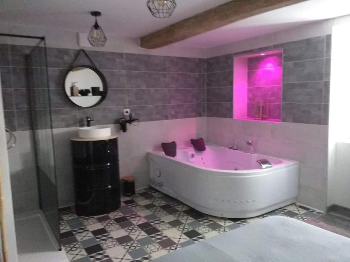 Nuit Romantique Saint-Christophe-en-Brionnais Exterior photo
